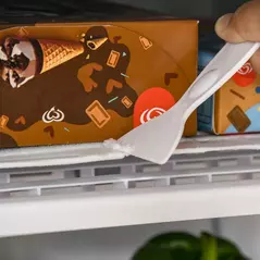 HOMCOM Under Counter Fridge, 91L Small Fridge with Chiller Box, Removable Shelf, Reversible Door, Adjustable Legs, Mini Refrigerator, Black - 9