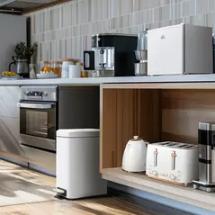 HOMCOM 46 Litre Table Top Mini Fridge, Small Fridge with Ice Box, Reversible Door, Adjustable Temperature and Legs for Bedrooms, Home Office, Cream - 9