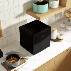 HOMCOM 46 Litre Lockable Countertop Fridge - Black - 8