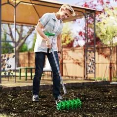 Outsunny Rolling Lawn Aerator, Manual Grass Spike Roller, Heavy Duty Garden Aerator with 3 Piece Detachable Handle and T-bar Grip, Outdoor Garden Lawn Tool, Dark Green - 7