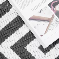 Outsunny Outdoor Rug Reversible Mat Plastic Straw Rug Portable RV Camping Mat for Garden Deck Picnic Indoor, 121 x 182 cm (4 x 6 ft), Black & White - 9