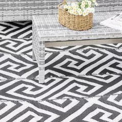 Outsunny 182 x 274 cm(6x9ft) Outdoor Rug Reversible Mat Plastic Straw Rug Portable RV Camping Mat for Garden Deck Picnic Indoor, Black & White - 8