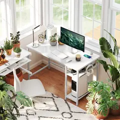 HOMCOM Computer Desk, with Power Sockets - White - 1