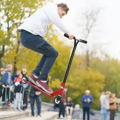 HOMCOM Stunt Scooter, 360° Entry Level Tricks Scooter w/ Lightweight Aluminium Deck and ABEC 7 Bearing, For Age 14+ Beginners, Red - 1