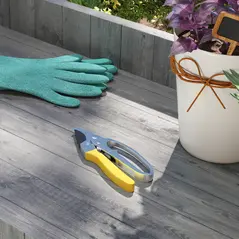 Outsunny 8" Garden Secateurs, Pruning Shears Heavy Duty with Sharp SK5 Blade, Bypass Pruners with Safety Lock and Non-Slip Handles, Lightweight & Ergonomic, Pruning Scissors for Precise Cutting - 8