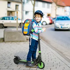 HOMCOM Folding Electric Scooter with Brake, for Ages 6+ Years, 8km/h Maximum Speed, Green - 2