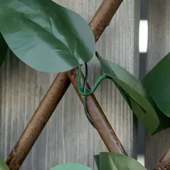 Outsunny 4 Pieces Expanding Trellis Fence, 2m x 1m Decorative Trellis with Artificial Leaves Garden Telescopic Hedge Privacy Screen Greenery Walls for Garden Balcony Home Decor - 7