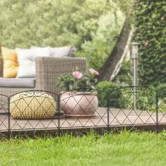 Outsunny 3m Decorative Metal Garden Fence - Diamond and Swirl Pattern - 8