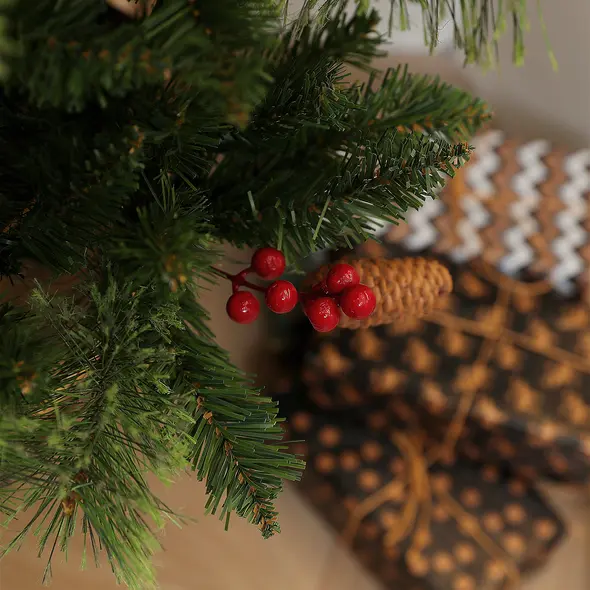 HOMCOM 1.2m/4ft Artificial Christmas Tree with 100 Warm White LED Lights and 8 Modes, Small Xmas Tree with Red Berries, Pine Cones and Retro Base, Green - 9