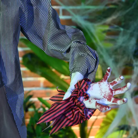 HOMCOM 5.5ft Life Size Halloween Animatronic Standing Chainsaw Killer, with Light Up Eyes, Sound Activated Moving Body, Scary Halloween Decorations, Battery Operated, Indoor Party Props - 9