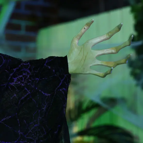 HOMCOM 6ft Outdoor Halloween Decoration Witch, Hanging Witch Prop Life Size with Sound and Motion Activated, Light Up Eyes, Talking Sound, Posable Arms - 8