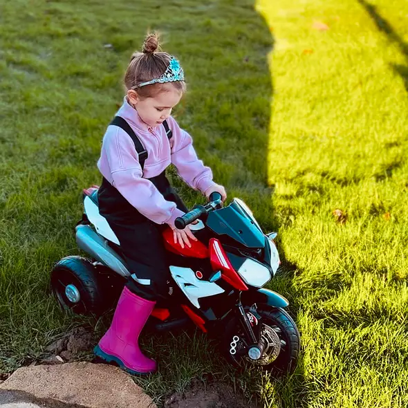 HOMCOM Kids Electric Motorcycle Ride-On Toy, with Three Wheels, Music, Horn, Lights, Red - 8